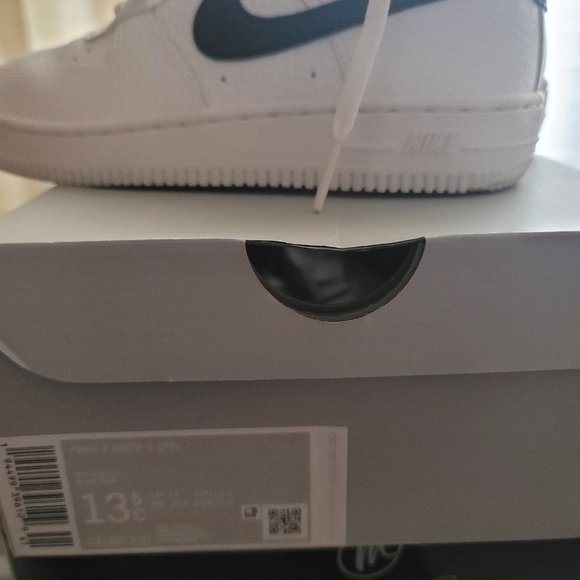 Sneakers - Picture 5 of 5